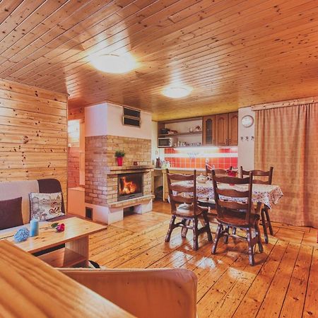 Apartman Kinskych รอชนอฟ ป็อด ราดโฮชติเย็ม ภายนอก รูปภาพ