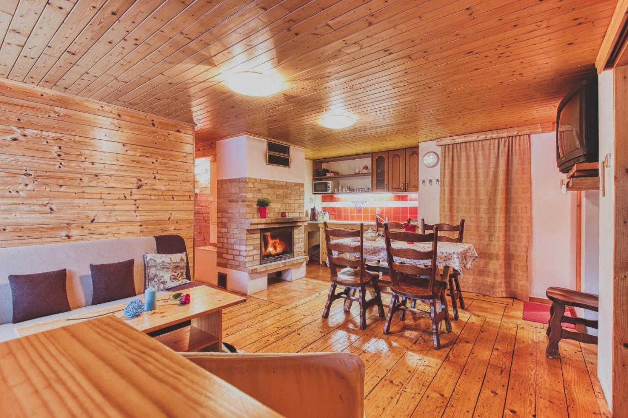 Apartman Kinskych รอชนอฟ ป็อด ราดโฮชติเย็ม ภายนอก รูปภาพ