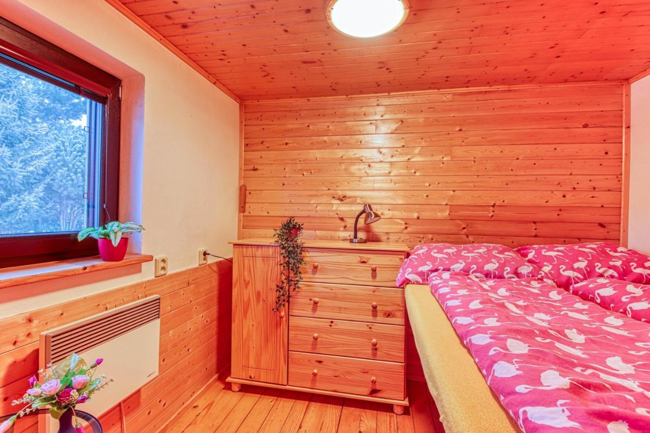 Apartman Kinskych รอชนอฟ ป็อด ราดโฮชติเย็ม ภายนอก รูปภาพ