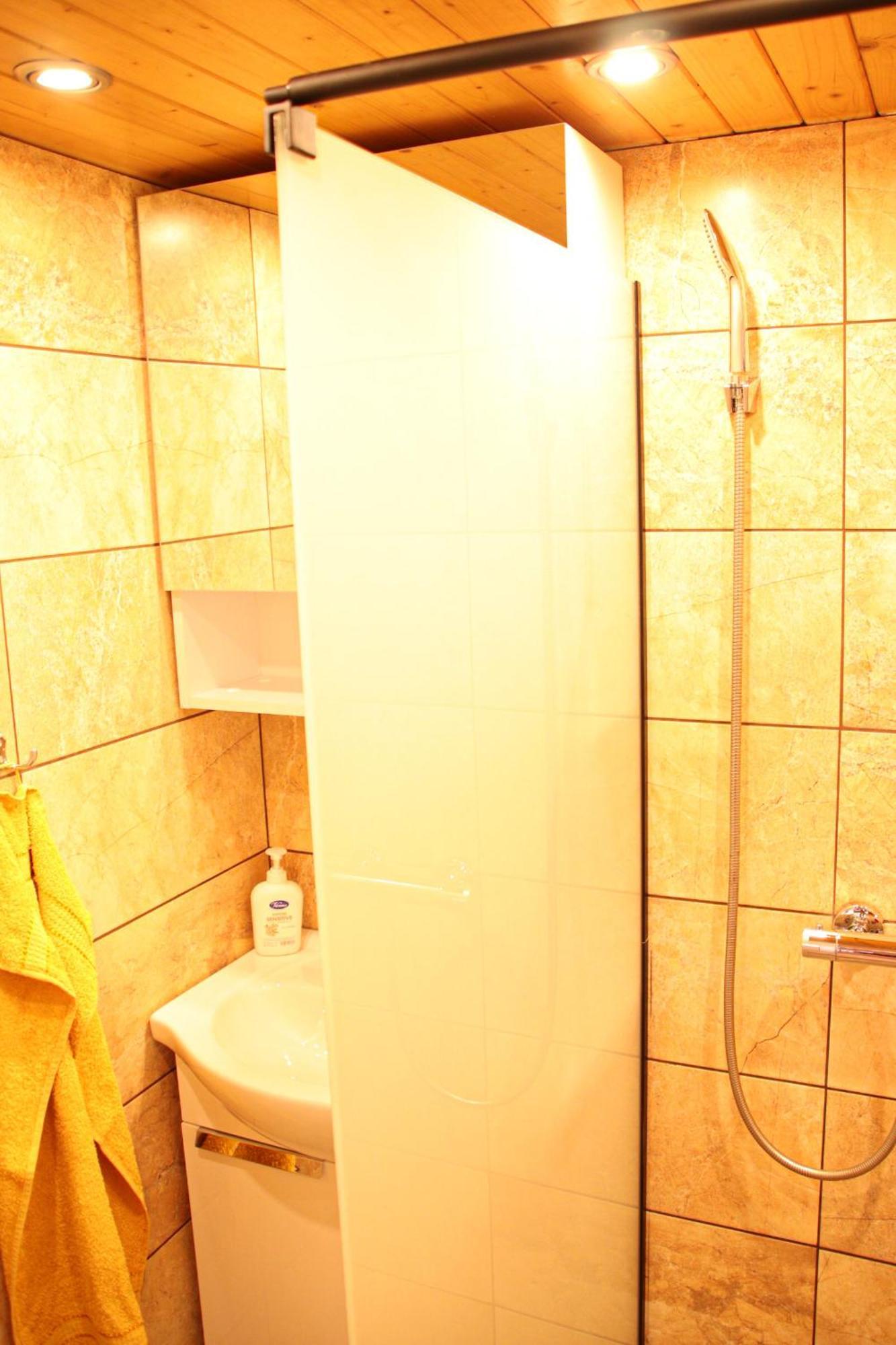 Apartman Kinskych รอชนอฟ ป็อด ราดโฮชติเย็ม ภายนอก รูปภาพ